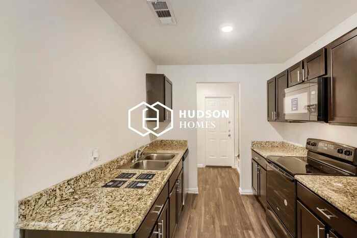 5908 Oakdale Dr - Photo 5 of 14