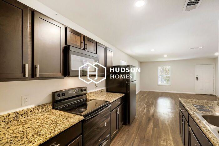 5908 Oakdale Dr - Photo 6 of 14