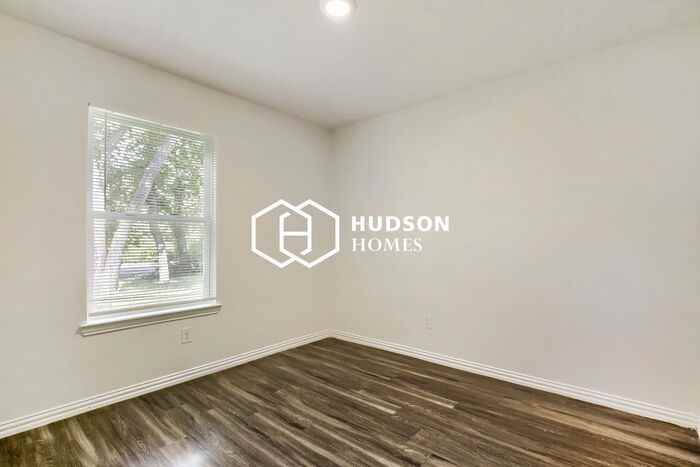 5908 Oakdale Dr - Photo 7 of 14