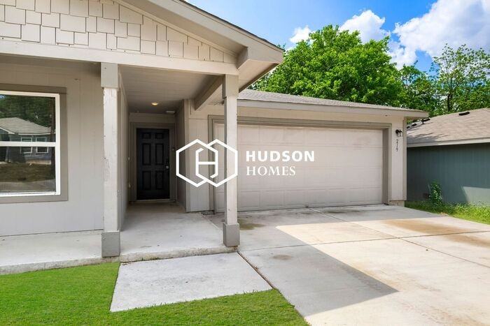 227 Lopez St - Photo 3 of 14