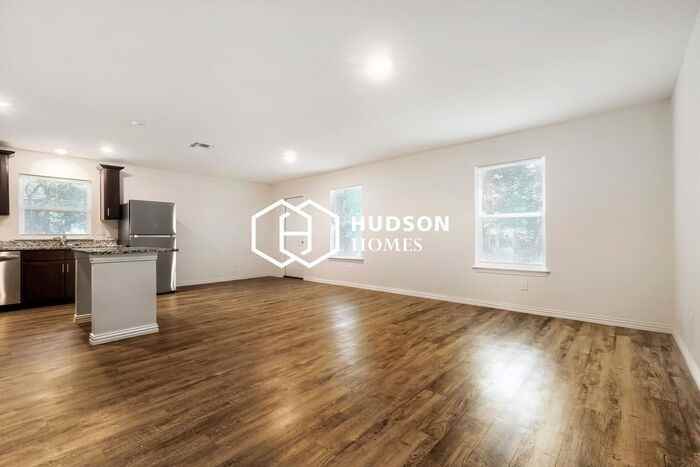 227 Lopez St - Photo 4 of 14