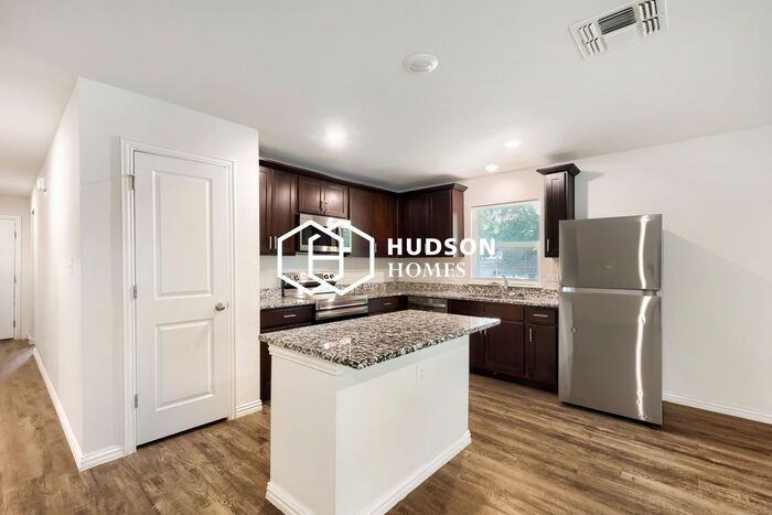 227 Lopez St - Photo 5 of 14