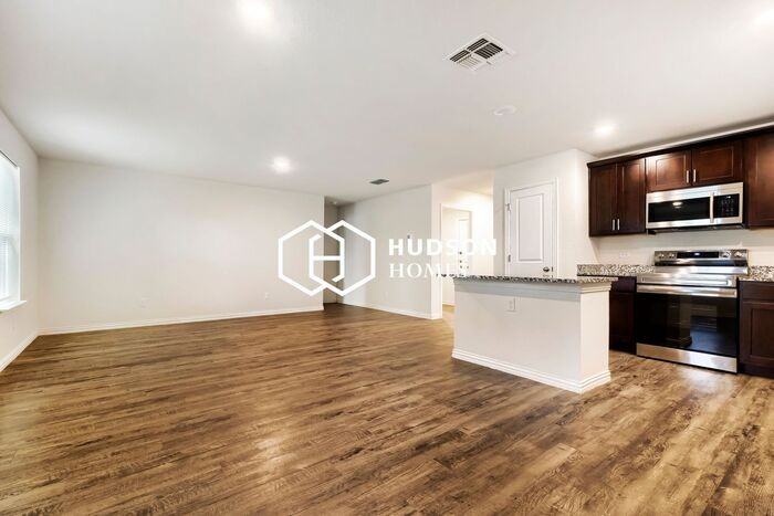 227 Lopez St - Photo 6 of 14