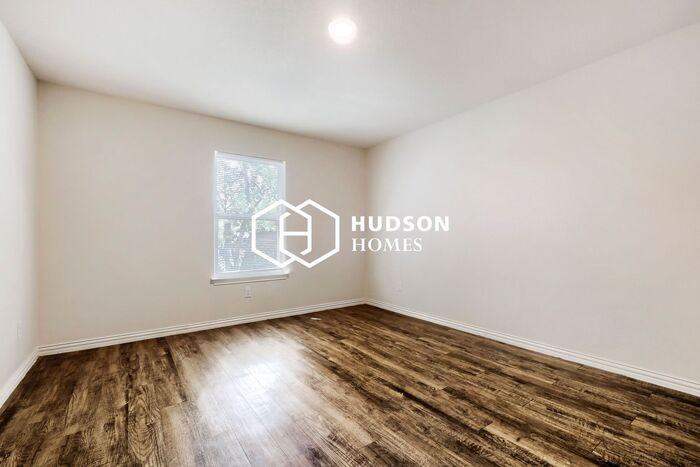 227 Lopez St - Photo 7 of 14