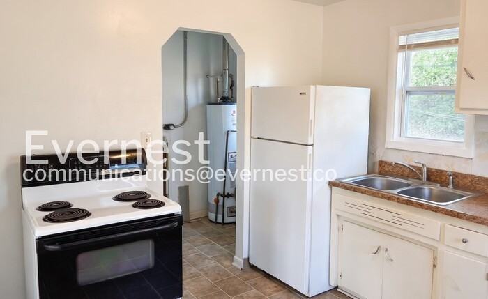 231 N Roosevelt Ave - Photo 2 of 20