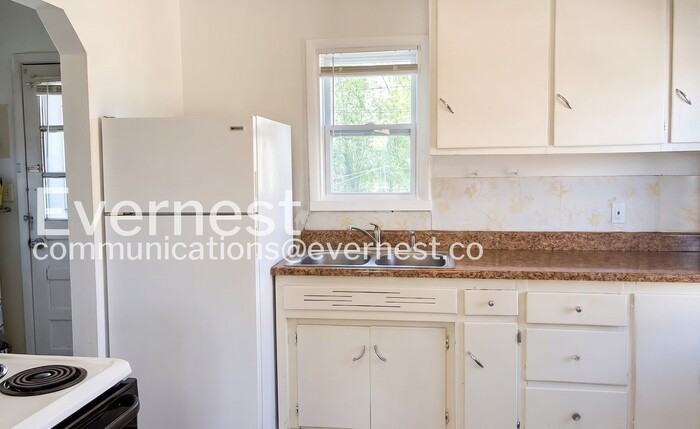 231 N Roosevelt Ave - Photo 3 of 20