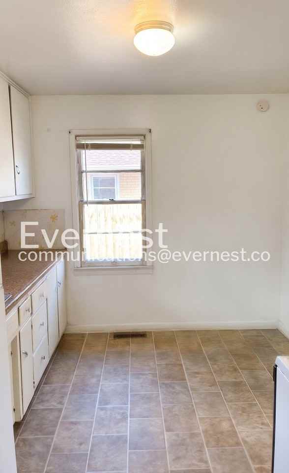 231 N Roosevelt Ave - Photo 4 of 20