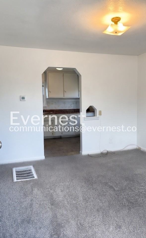 231 N Roosevelt Ave - Photo 6 of 20