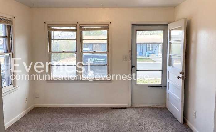 231 N Roosevelt Ave - Photo 7 of 20