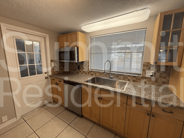 10039 Salix Ln - Photo 6 of 14