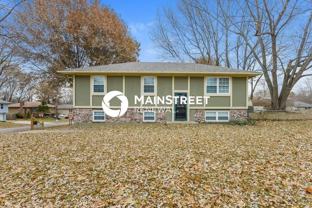 504 Sw Shamrock Pl - Photo 1 of 1