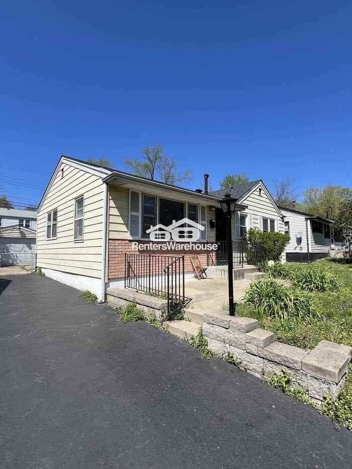 1811 Engelholm Ave - Photo 2 of 14