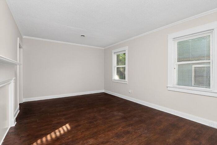 420 Plymouth Ave - Photo 5 of 31