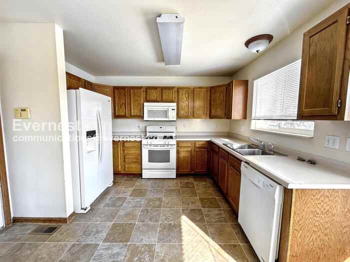 615 Seawell Dr - Photo 2 of 24