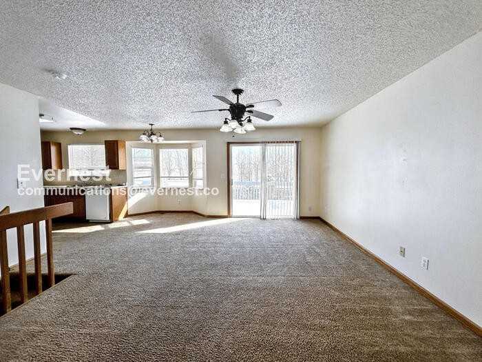 615 Seawell Dr - Photo 3 of 24