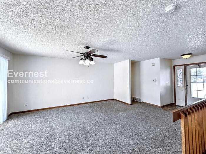 615 Seawell Dr - Photo 4 of 24