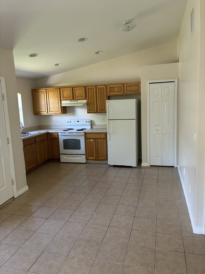 6081 E Quitman St - Photo 4 of 12