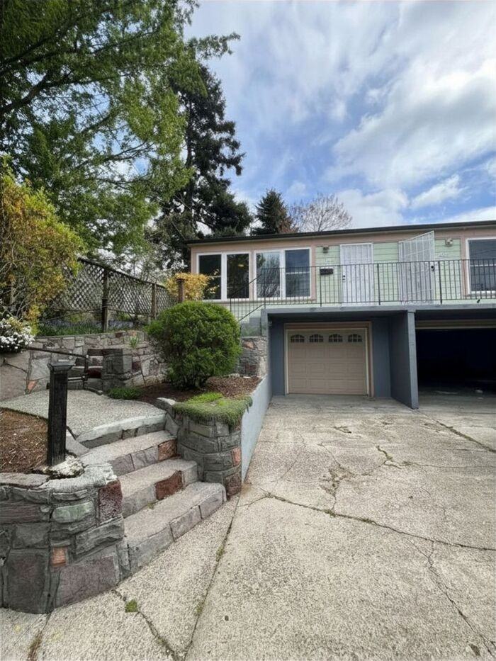 2332 Se 72nd Ave - Photo 3 of 29