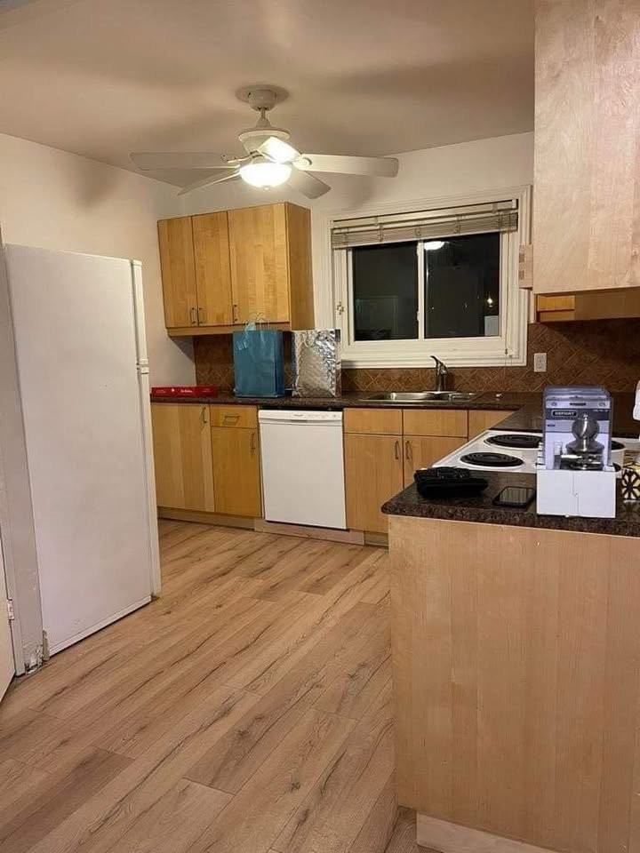 162 Jansen Avenue #28 Room 2 - Photo 2 of 7