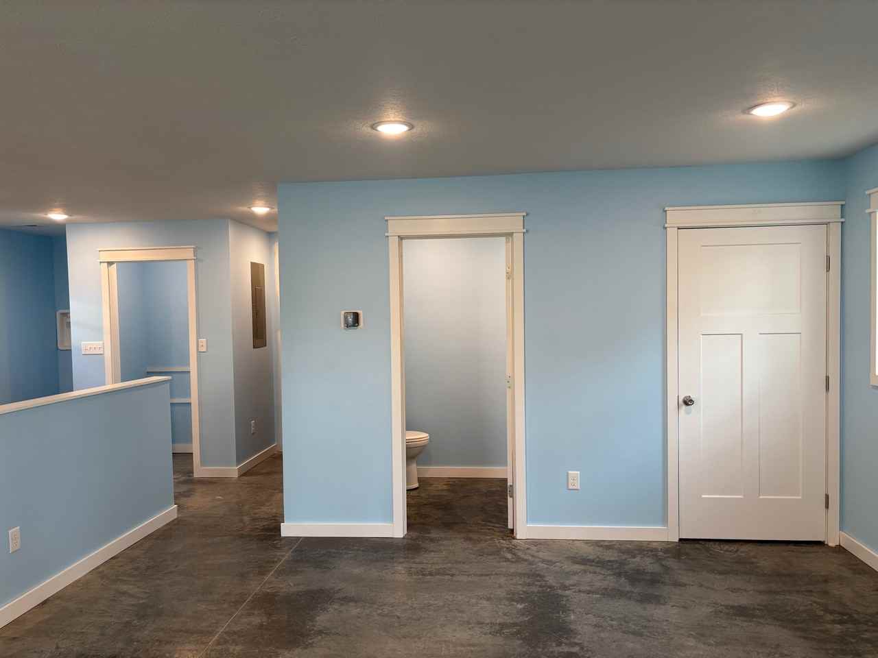 408 W Washington St #B - Photo 3 of 33