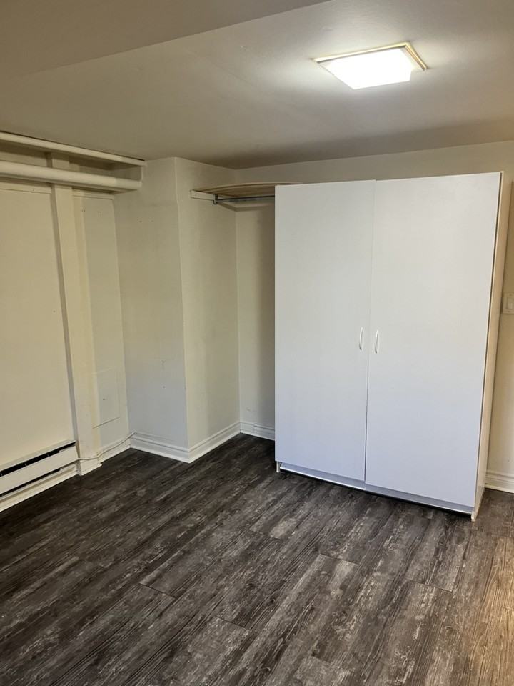318 Indian Rd - Photo 2 of 13