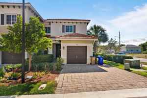 featured image of 351 Se 1st Way #NA