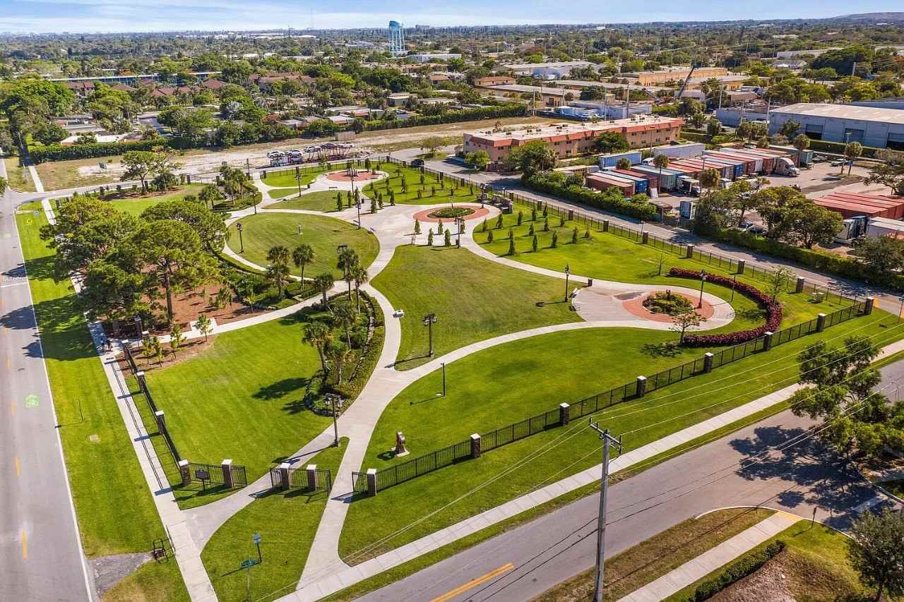 351 Se 1st Way #NA - Photo 2 of 14