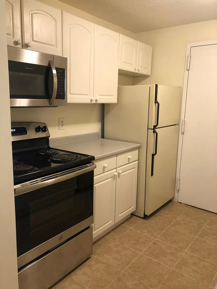 7 Village Rock Ln #3 - Photo 4 of 17