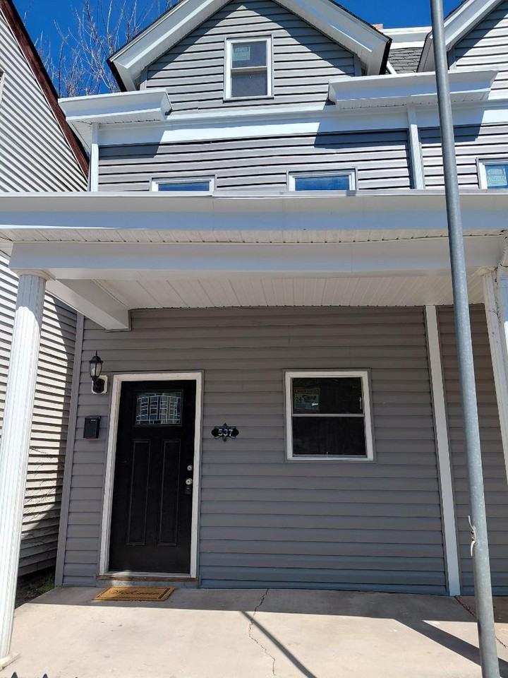 537 N Mechanic St - Photo 2 of 20