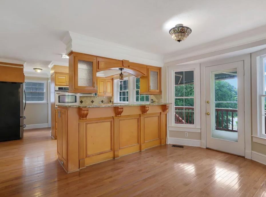 6963 Whispering Oaks Ct - Photo 5 of 10