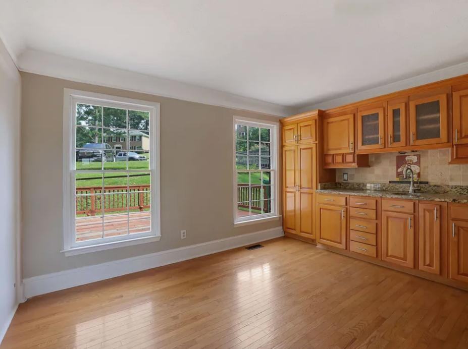 6963 Whispering Oaks Ct - Photo 7 of 10