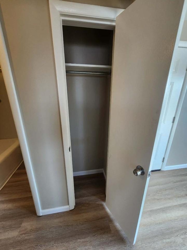 1654 Abbott Rd - Photo 4 of 10