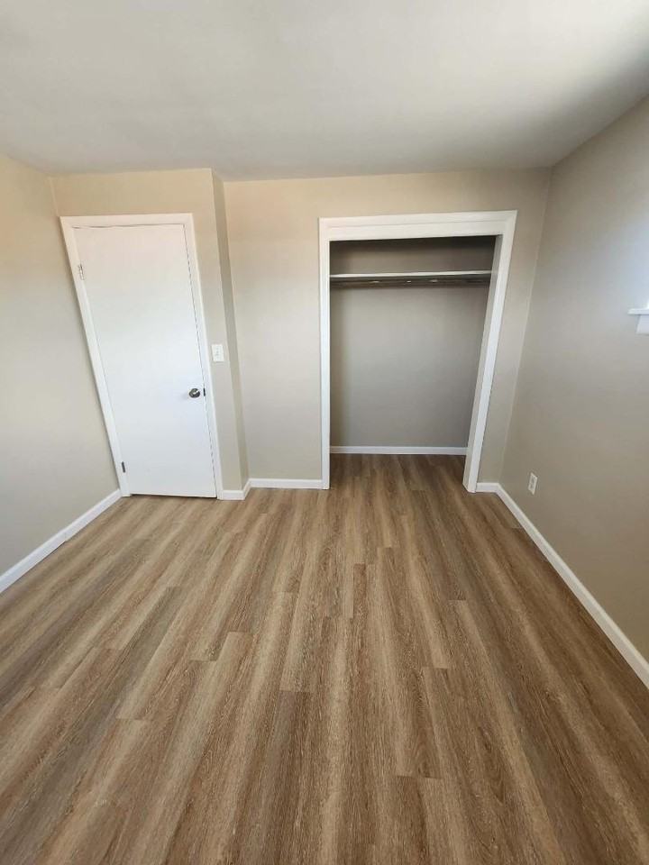 1654 Abbott Rd - Photo 5 of 10