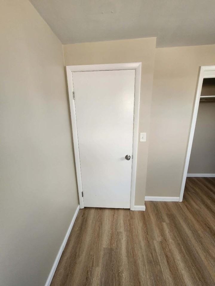 1654 Abbott Rd - Photo 7 of 10