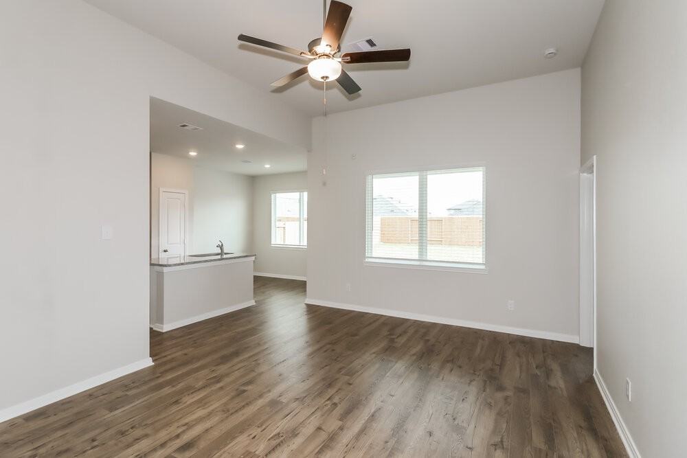 412 Mustang Trot Dr - Photo 4 of 16