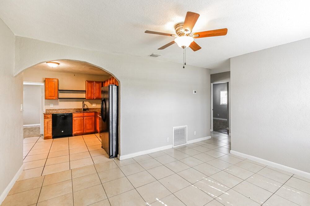 6020 Ne 3rd Ter - Photo 4 of 16