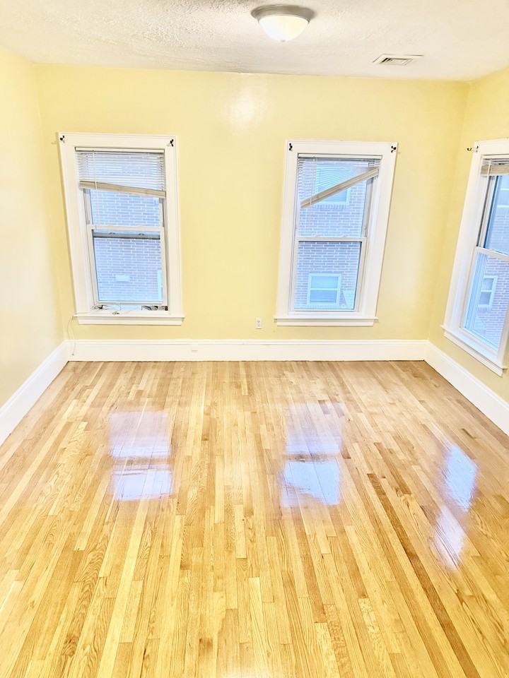 42 Essex Street - Photo 2 of 18