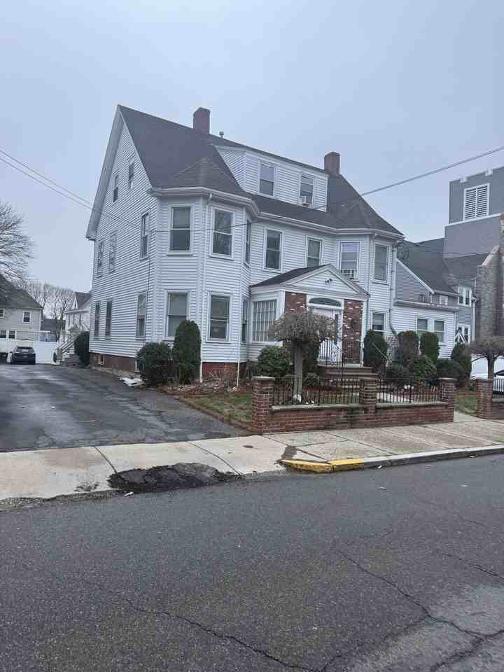 42 Essex Street - Photo 7 of 18