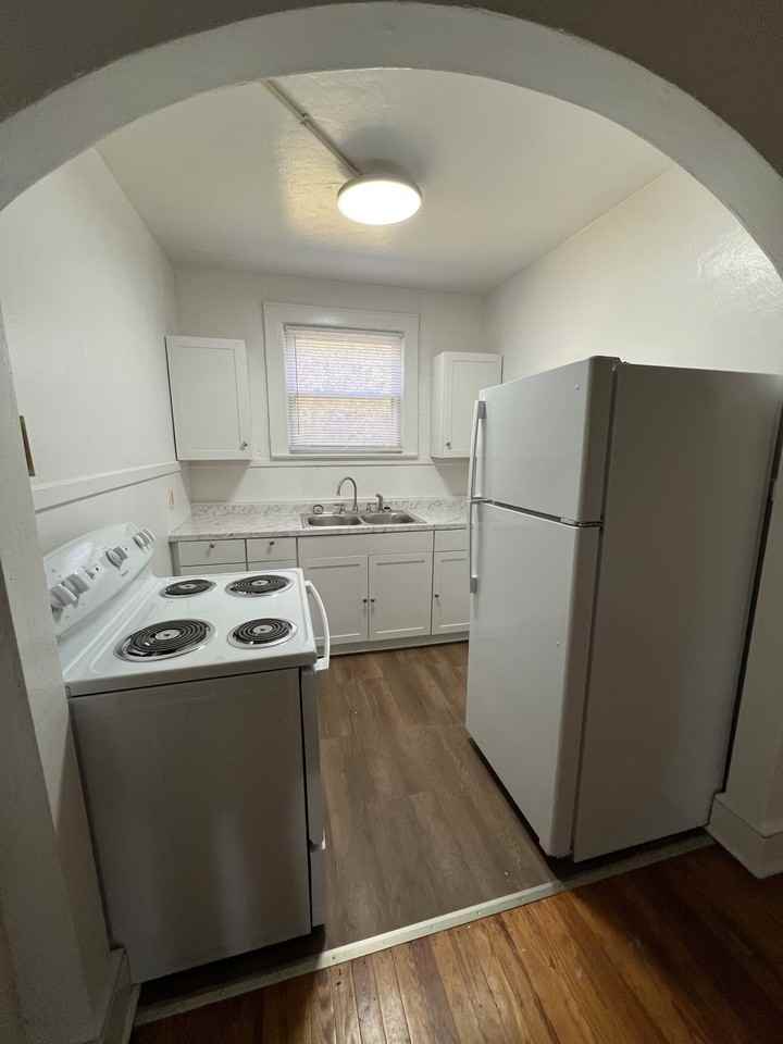 418 Polk Ave #A - Photo 3 of 8