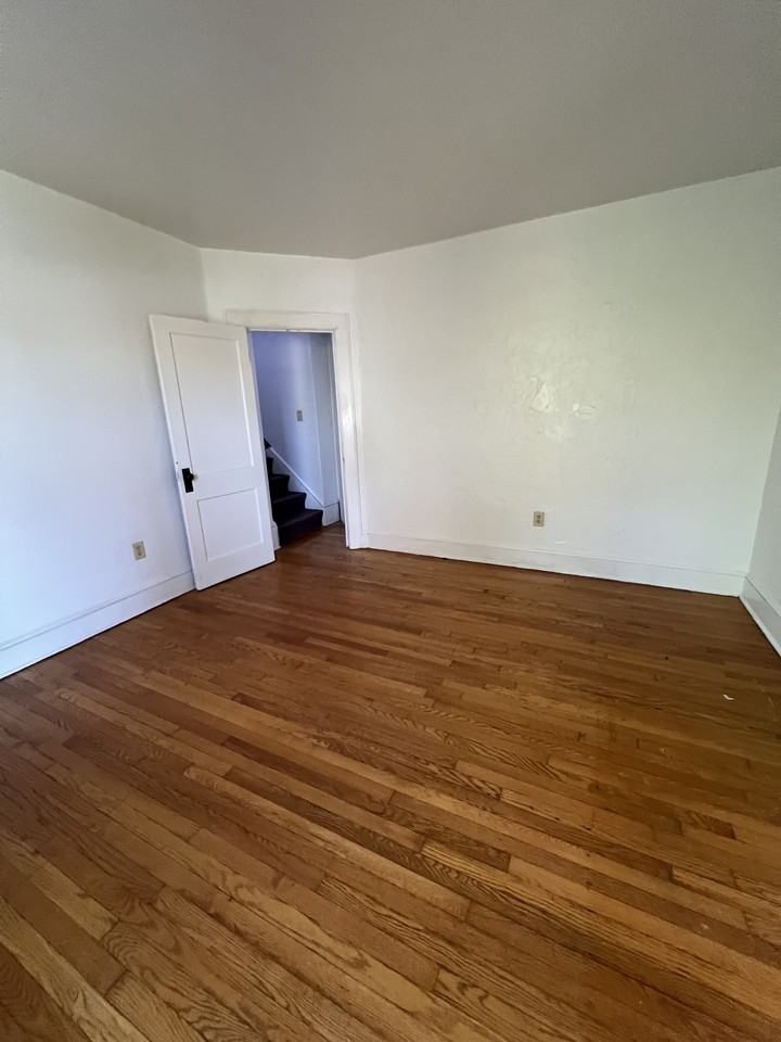 418 Polk Ave #A - Photo 6 of 8