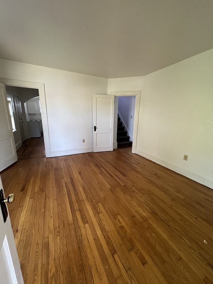 418 Polk Ave #A - Photo 7 of 8