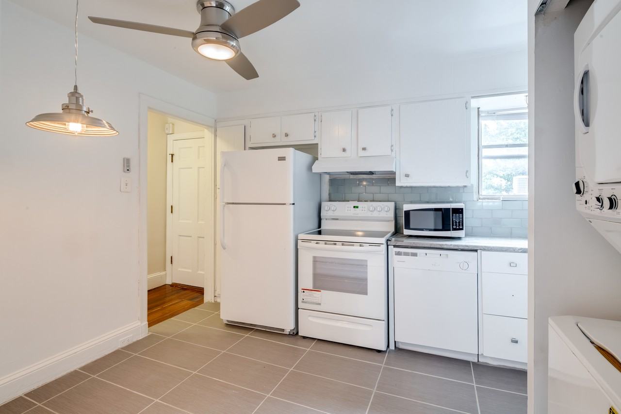 331 S 18th St Apt 3rd #3rdFL - Photo 3 of 8