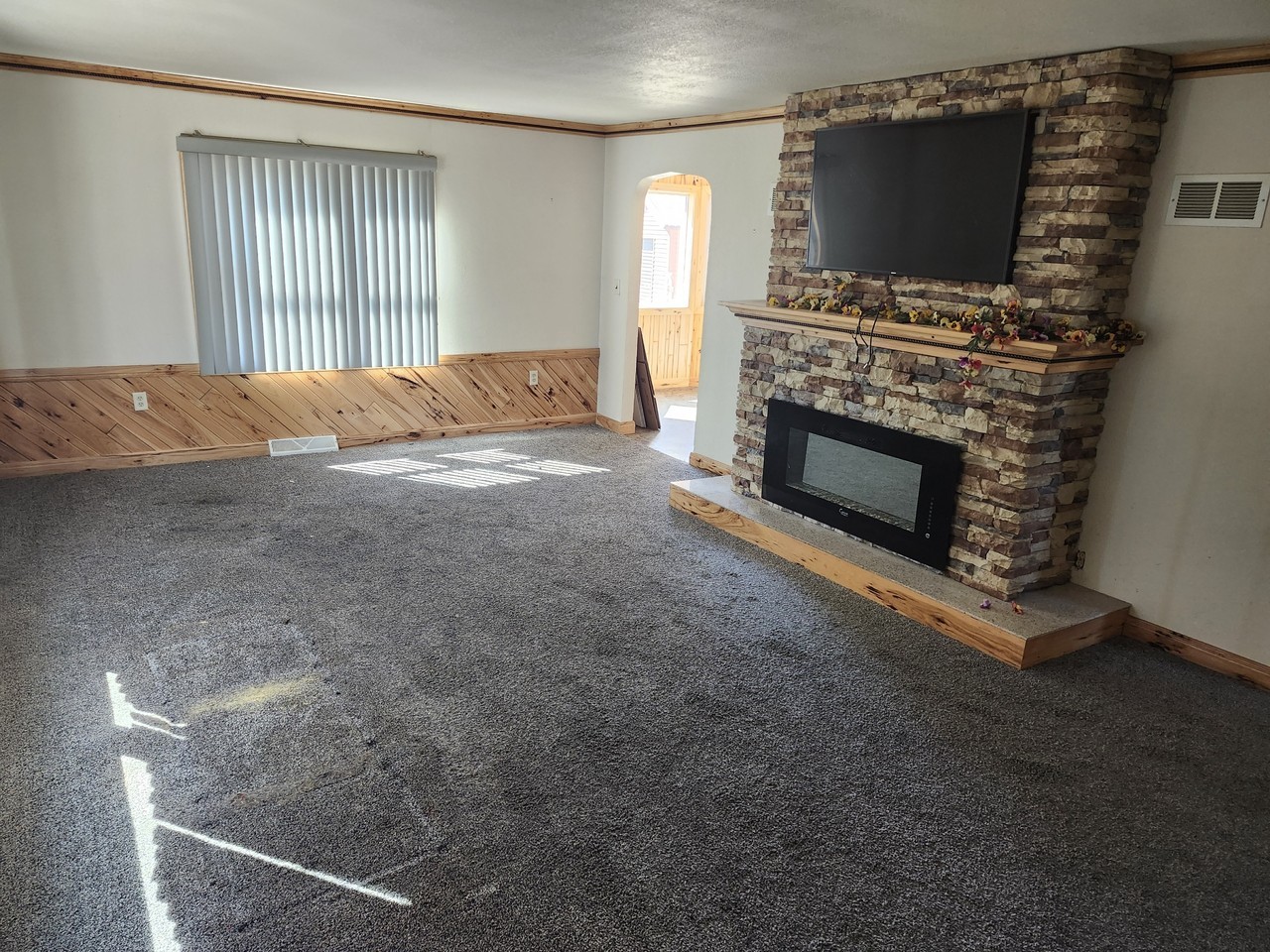 301 W Butternut St #1 - Photo 4 of 11