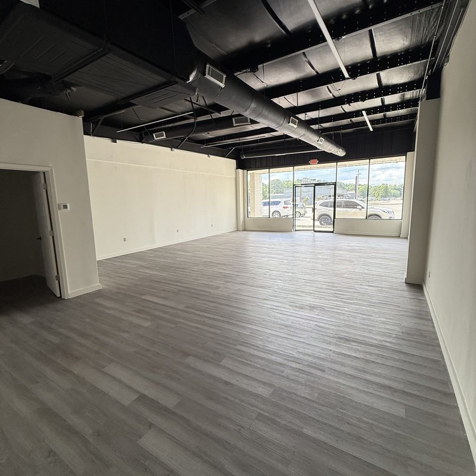 6820 N Main St #A - Photo 6 of 8