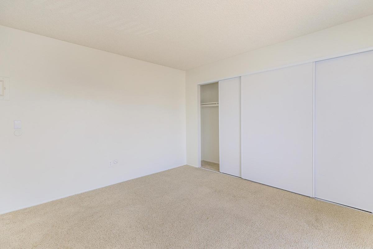 909 S Knott Ave - Photo 3 of 10