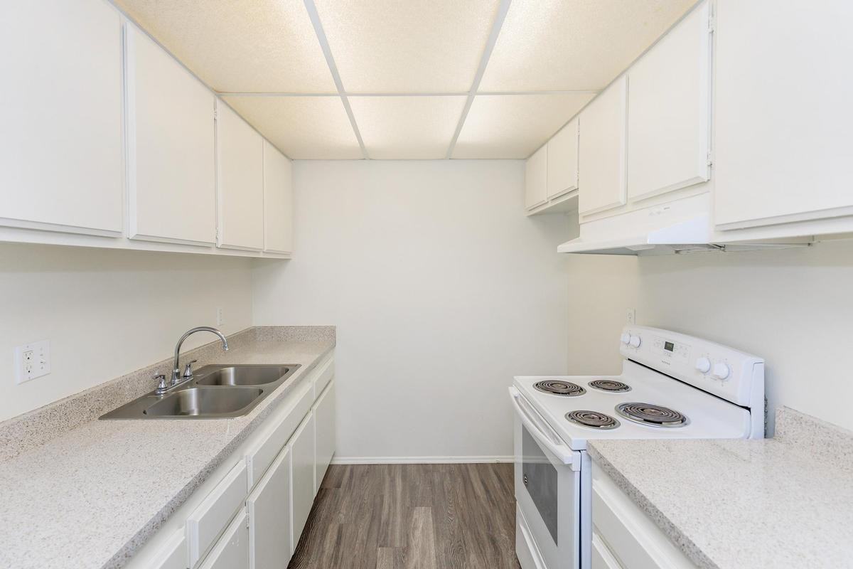 909 S Knott Ave - Photo 4 of 10