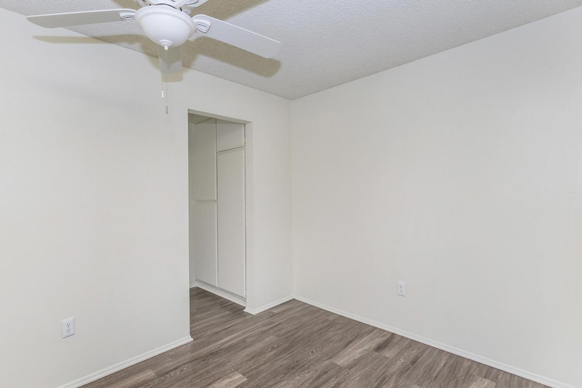 909 S Knott Ave - Photo 2 of 10