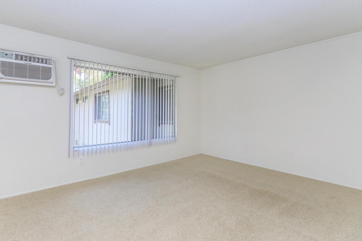 909 S Knott Ave - Photo 7 of 10