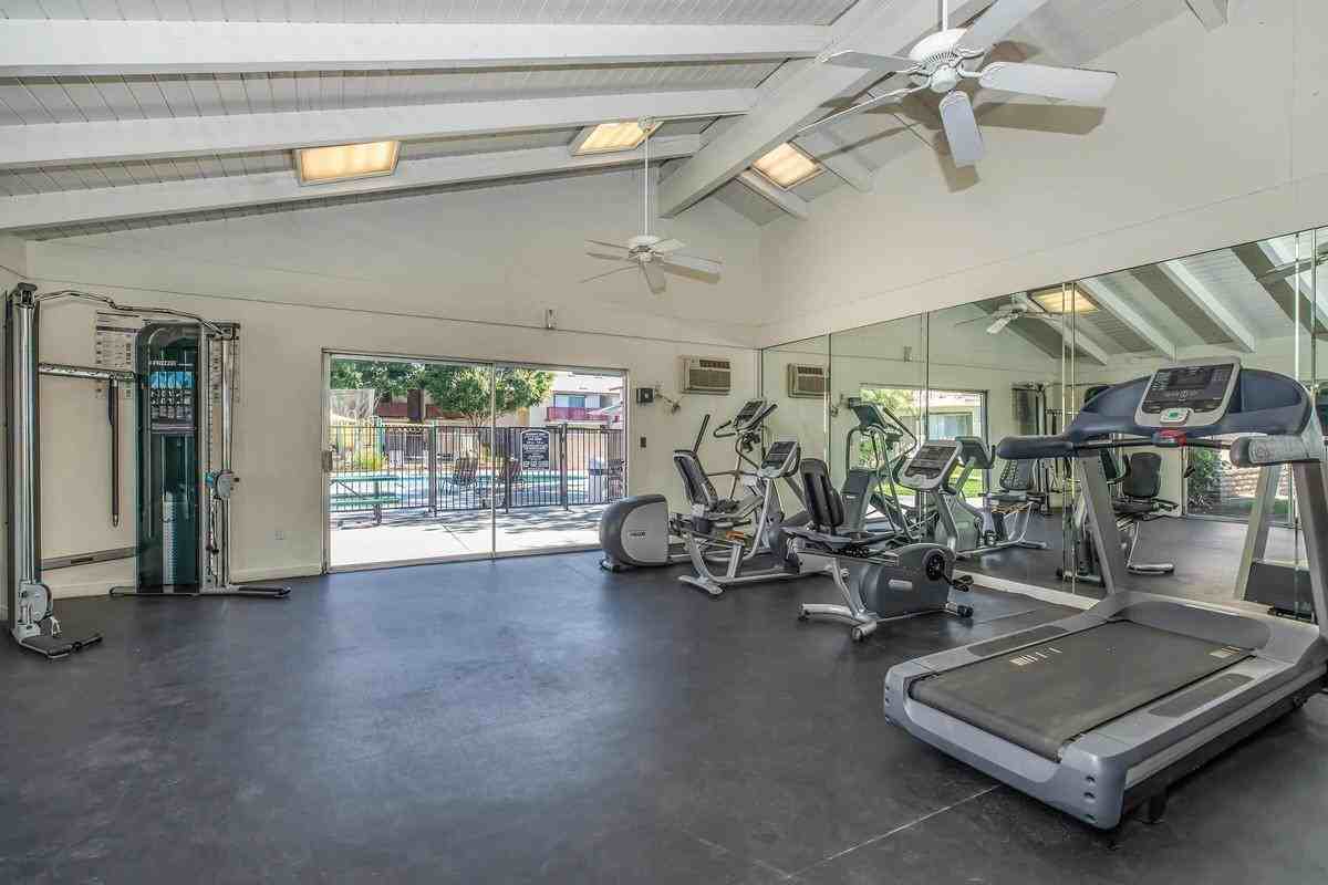 909 S Knott Ave - Photo 6 of 10