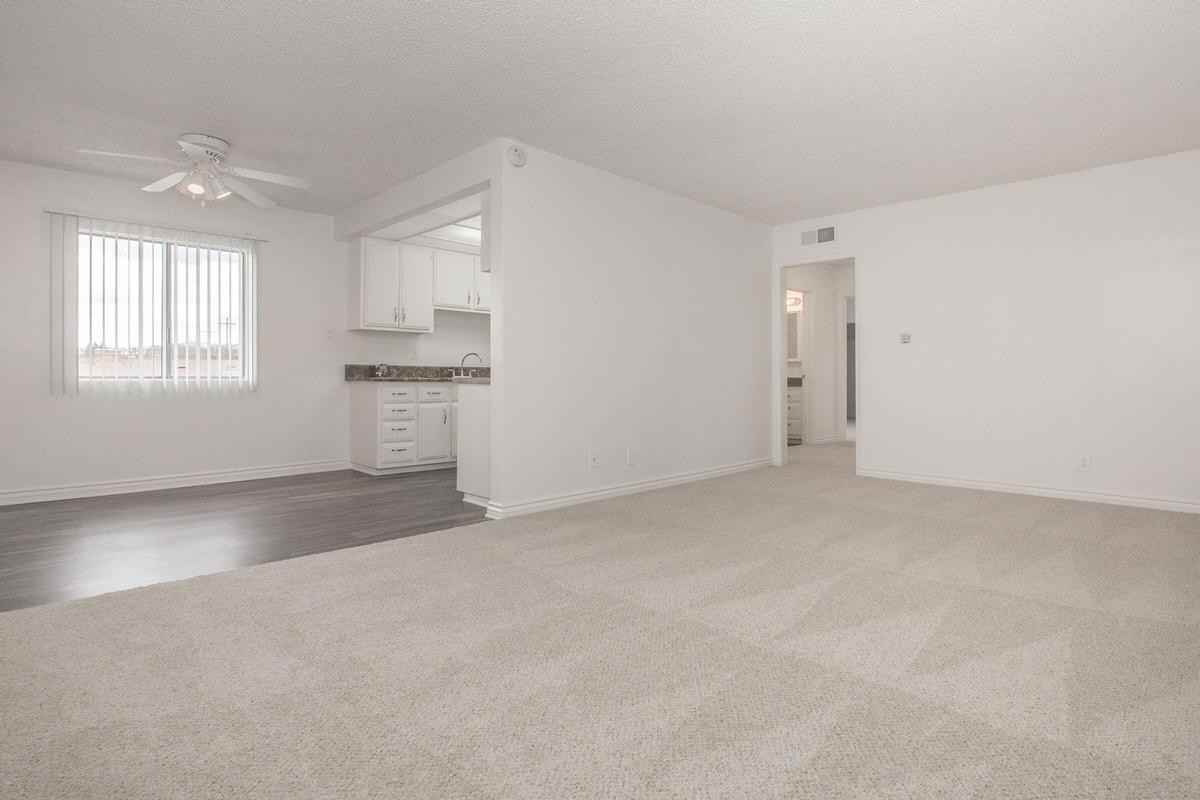 14300 Newport Ave - Photo 4 of 8